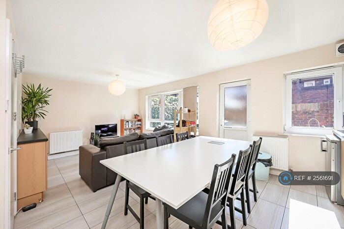 5 Bedroom Flat To Rent In Albany Close, London, N15