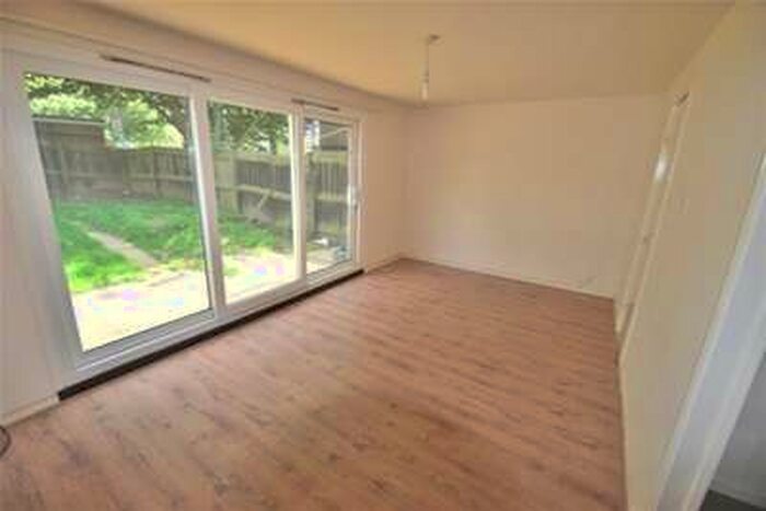 3 Bedroom House To Rent In Paddock Mill Court, Northampton, NN3
