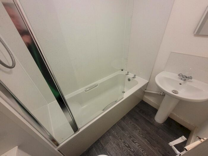 1 Bedroom Flat To Rent In Strathmartine Road, Coldside, Dundee, DD3