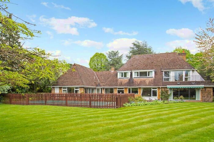 4 Bedroom Detached House To Rent In Cobham, KT11