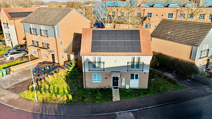 3 Bedroom Detached House For Sale In Blake Avenue, Gloucester Gate, Basildon Town Centre, SS14