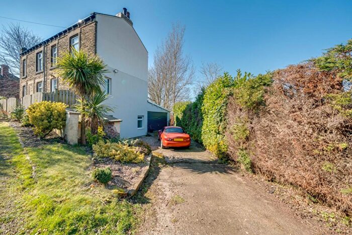 4 Bedroom Detached House For Sale In Penfield Road, Drighlington, BD11