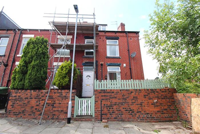2 Bedroom End Of Terrace House To Rent In Woodville Crescent, Horsforth, Leeds, LS18