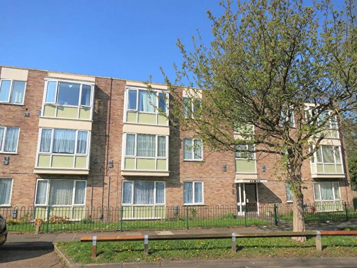2 Bedroom Flat For Sale In Bethany Waye, Feltham, TW14