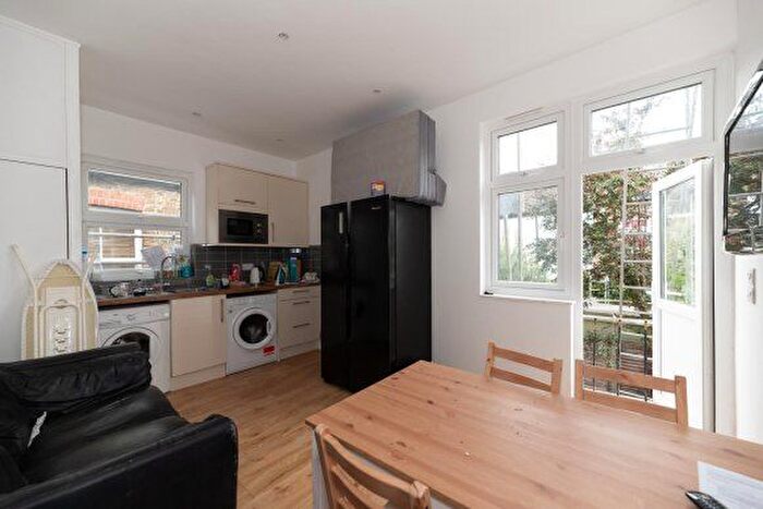 6 Bedroom Detached House To Rent In Stapleton Road, London, Greater London, SW17