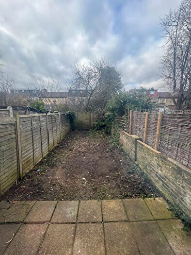 1 Bedroom Flat To Rent In Elgin Road, Ilford, IG3