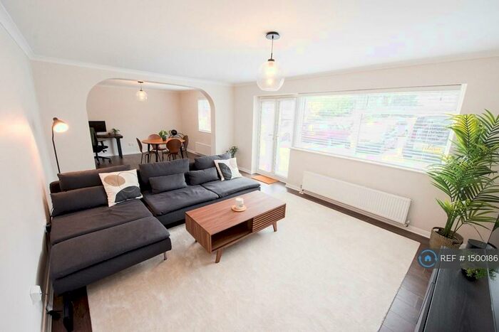 2 Bedroom Flat To Rent In Ardleigh Court, Shenfield, CM15