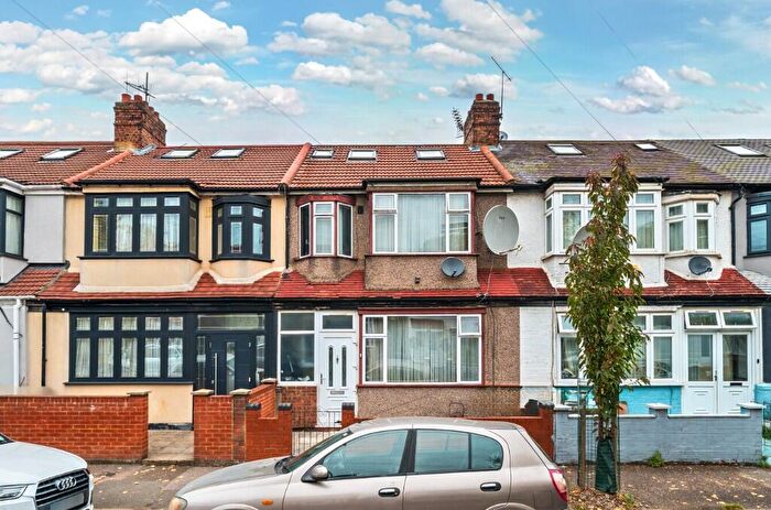 4 Bedroom Terraced House For Sale In Overton Road, London, E10