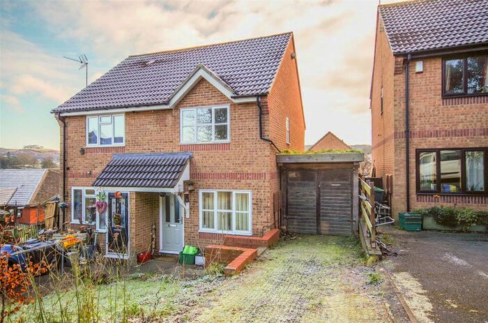 2 Bedroom Semi-Detached House To Rent In Sutton Close, Dursley, GL11