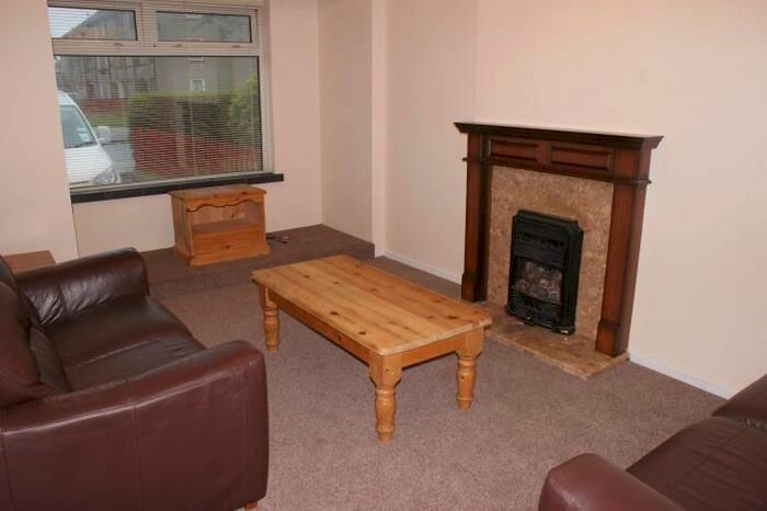 2 Bedroom Terraced House To Rent In Mastrick Road, Aberdeen, AB16