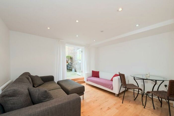 Ground Flat To Rent In Caledonian Road, N1