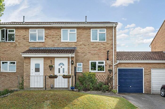 3 Bedroom Semi-Detached House For Sale In Ward Close, Andover, SP10