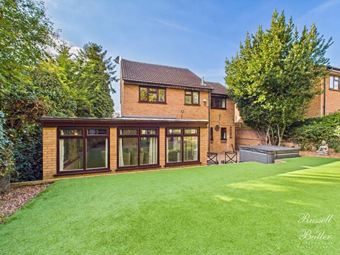 4 Bedroom Detached House For Sale In Middlefield Close, Buckingham, Buckinghamshire, MK18