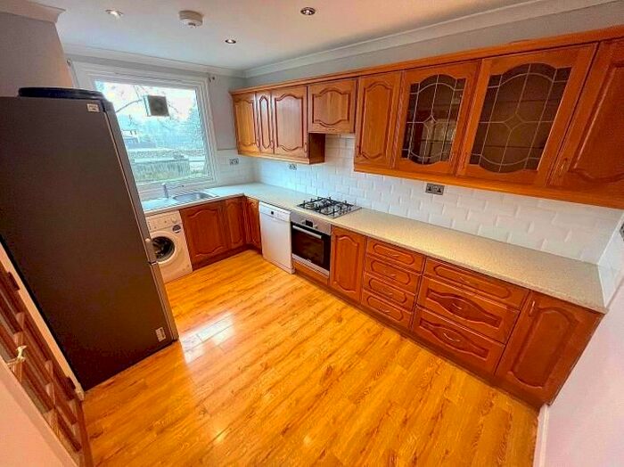 2 Bedroom Maisonette To Rent In Hazlehead Gardens, Hazlehead, Aberdeen, AB15