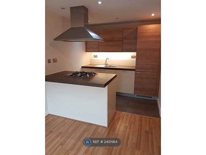 1 Bedroom Flat To Rent In Queen Mary Avenue, London, E18