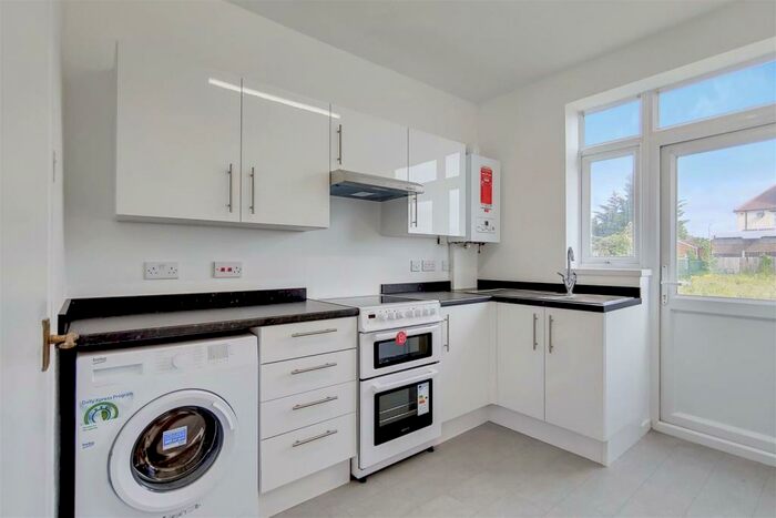 2 Bedroom Flat To Rent In Westminster Close, Ilford, IG6