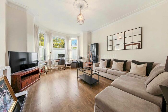 1 Bedroom Flat To Rent In Haslemere Road, Winchmore Hill, N21