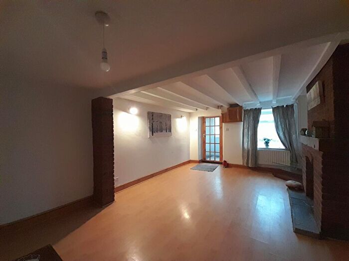 2 Bedroom Cottage To Rent In West End Place, Ingham, Lincoln, LN1