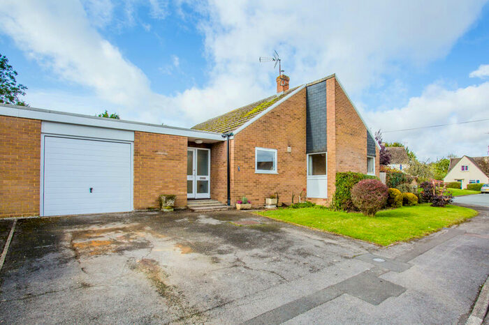 3 Bedroom Bungalow To Rent In Rudgeway, Evenley, NN13