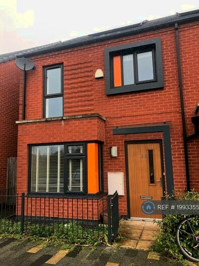 3 Bedroom Semi-Detached House To Rent In Amersham Park Road, Salford, M6