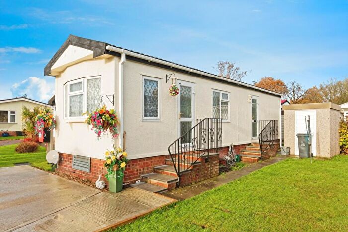 1 Bedroom Mobile Home For Sale In Bluebell Woods, Shalloak Road, Broad Oak, Canterbury, CT2