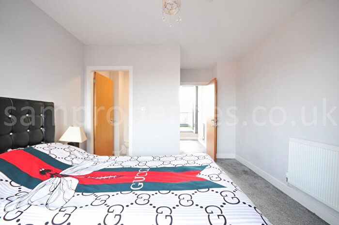 4 Bedroom Town House To Rent In Moss Lane East, Manchester, M16