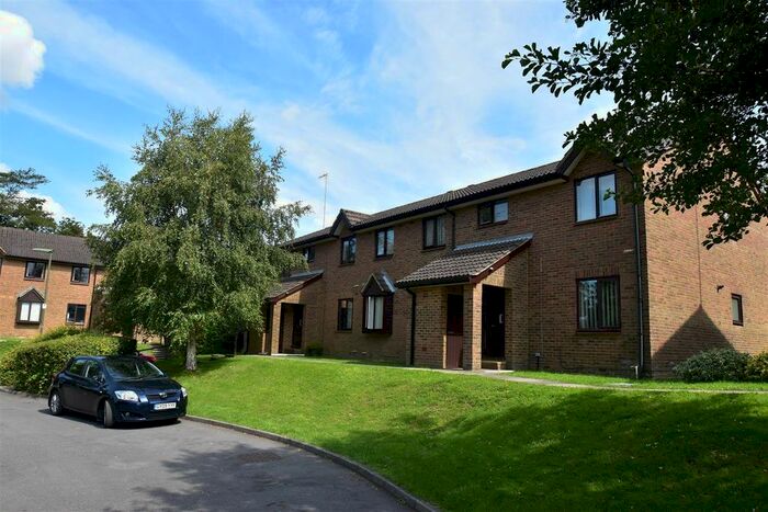 2 Bedroom Flat To Rent In Park View Road, Redhill, RH1