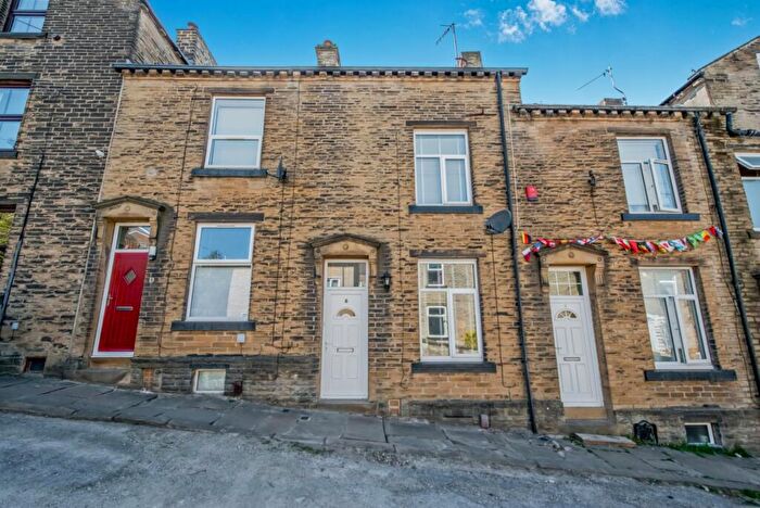 4 Bedroom Property For Sale In Aire Street, Thackley, Bradford, BD10