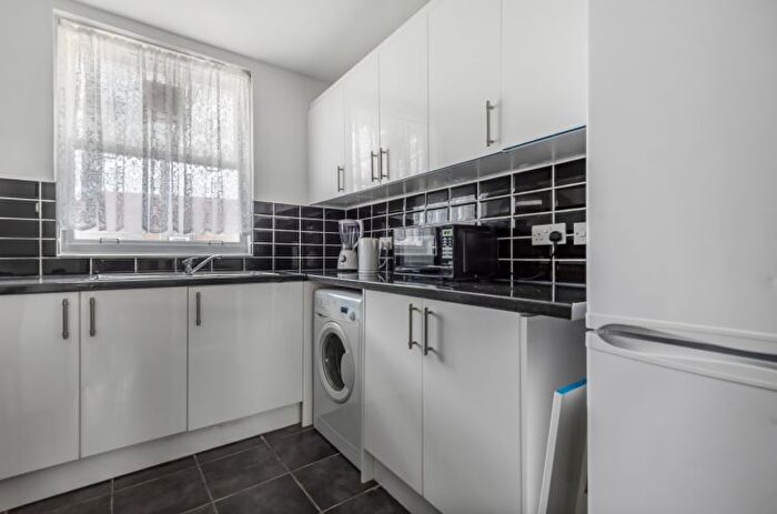 1 Bedroom Flat To Rent In Fulham Road, London, SW6