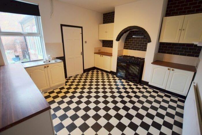 3 Bedroom Semi-Detached House To Rent In Queens Road, Sheffield, S20