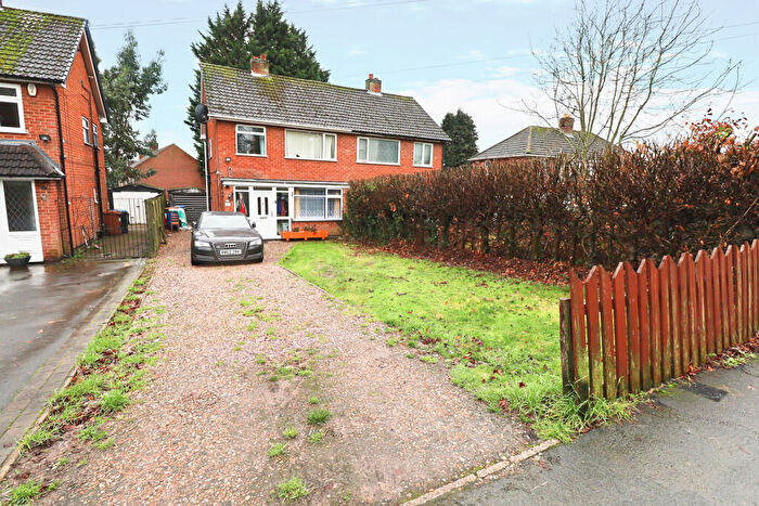 3 Bedroom Semi Detached House For Sale In Hollycroft Crescent, Hinckley, Leicestershire, LE10