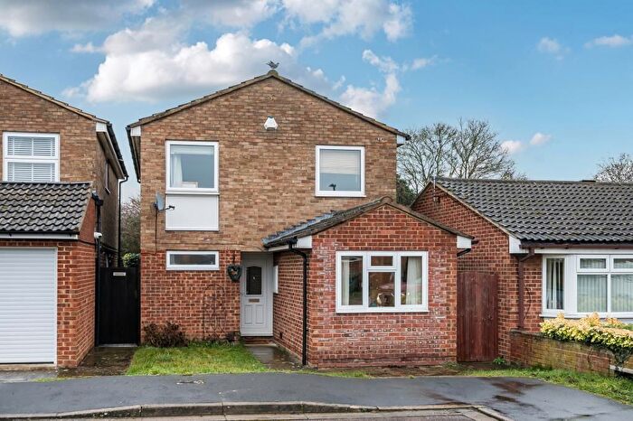 3 Bedroom Detached House For Sale In York Close, Bicester, Oxfordshire, OX26