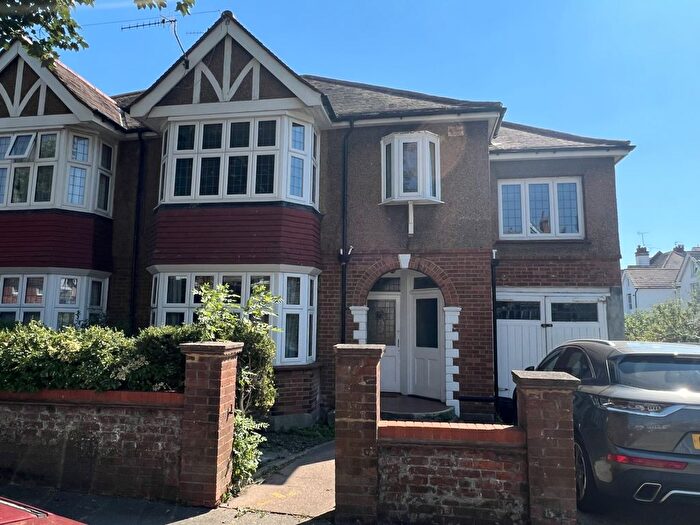 Detached House To Rent In Davigdor Road, Hove, East Sussex, BN3