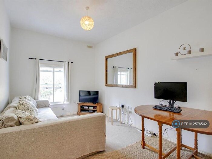 2 Bedroom Flat To Rent In Hamlet House, London, SE23