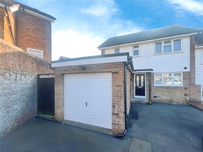 3 Bedroom Semi-Detached House To Rent In Mossbank, Chatham, Kent, ME5