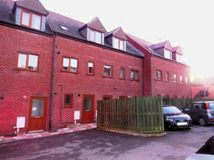 2 Bedroom House To Rent In Station Road, Irthlingborough, Wellingborough, NN9