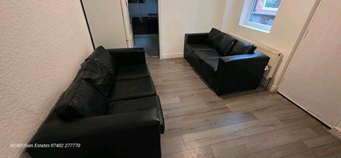 4 Bedroom House To Rent In Kensington Avenue, Manchester, M14