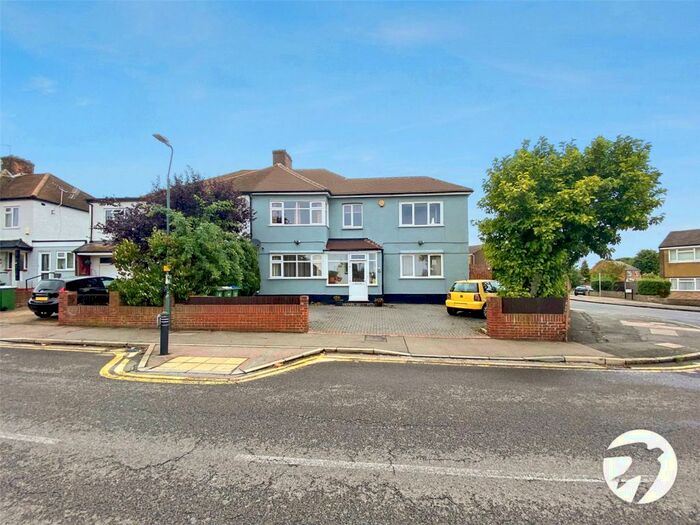 3 Bedroom Semi-Detached House To Rent In Bedonwell Road, London, SE2