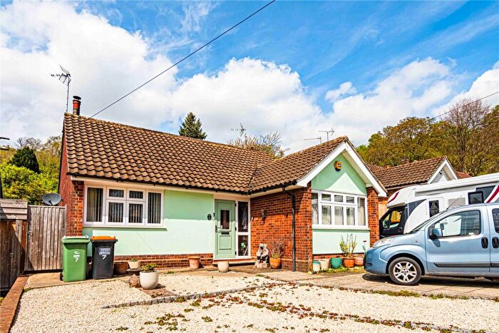 3 Bedroom Bungalow For Sale In Castle Close, Totternhoe, Central Bedfordshire, LU6