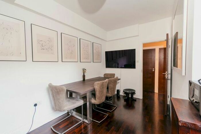 2 Bedroom Flat To Rent In George Street, Marylebone, London, W1H