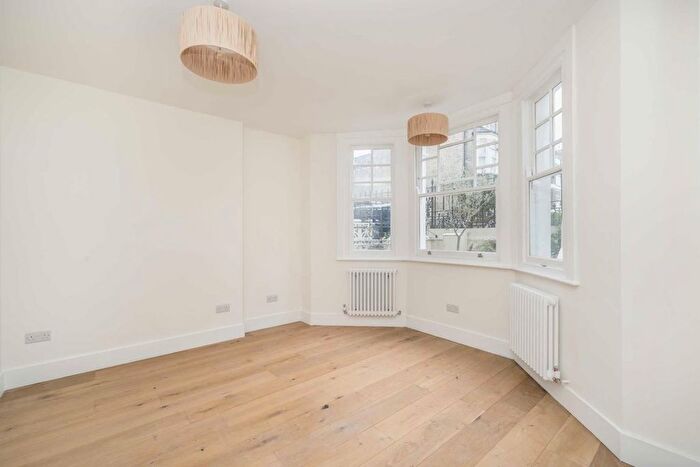 2 Bedroom Flat To Rent In Avonmore Road, London, W14