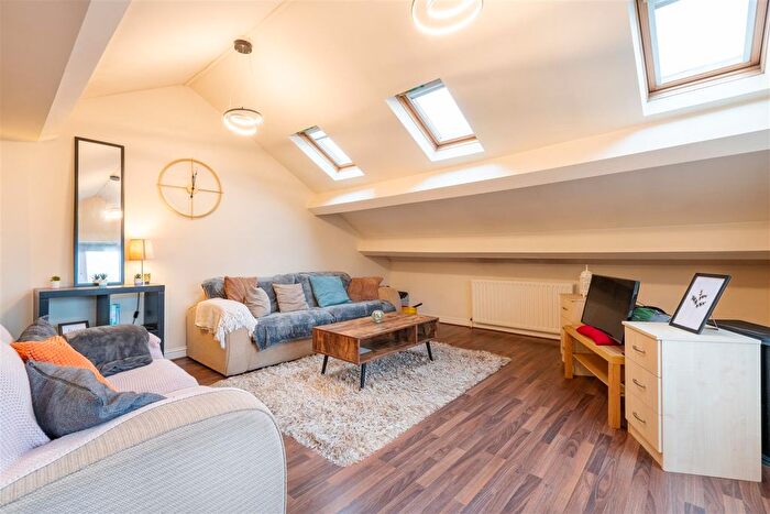 2 Bedroom Flat To Rent In Flat, Lawson Road, Sheffield, S10