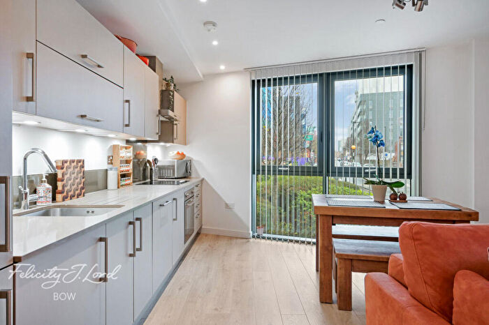 3 Bedroom Apartment For Sale In Radial Avenue, London, E14