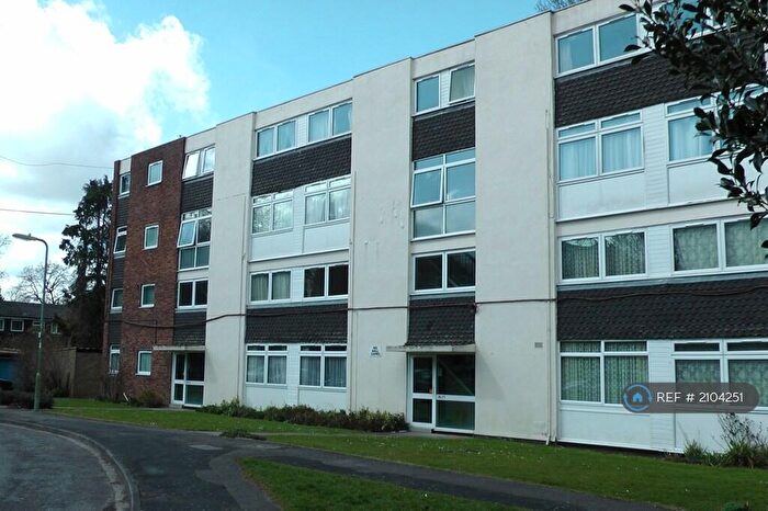2 Bedroom Flat To Rent In Woodlands, Fleet, GU51