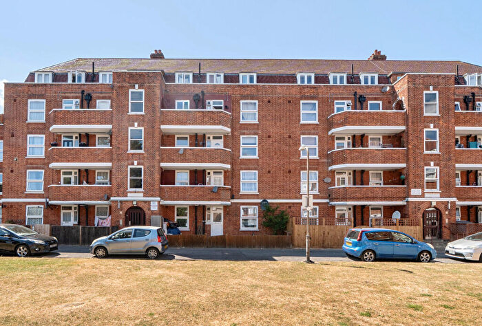2 Bedroom Apartment For Sale In Hatfeild Mead, Morden, SM4