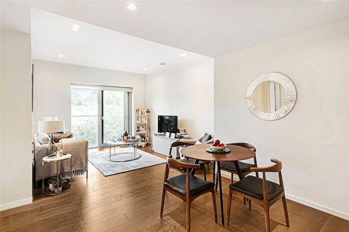 1 Bedroom Flat To Rent In Columbia Gardens, London, SW6