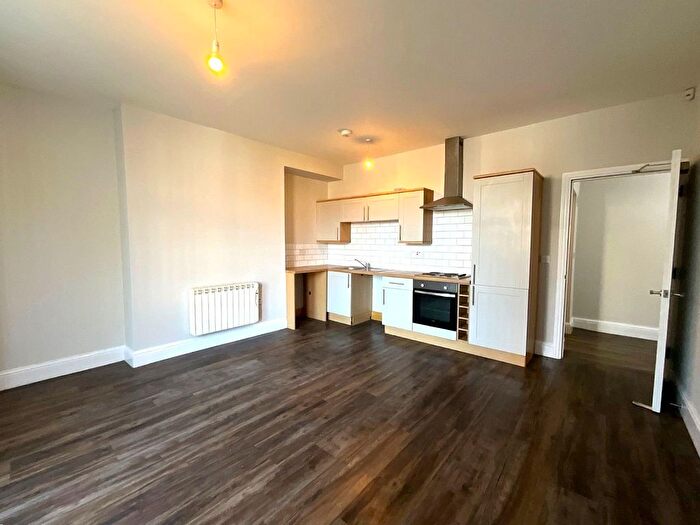 1 Bedroom Flat To Rent In Flat, Warwick House, Avenue Road, DN2