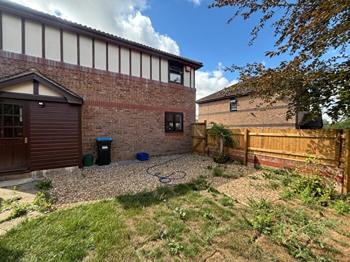 3 Bedroom Semi-Detached House To Rent In Stafford Grove, Shenley Church End, MK5