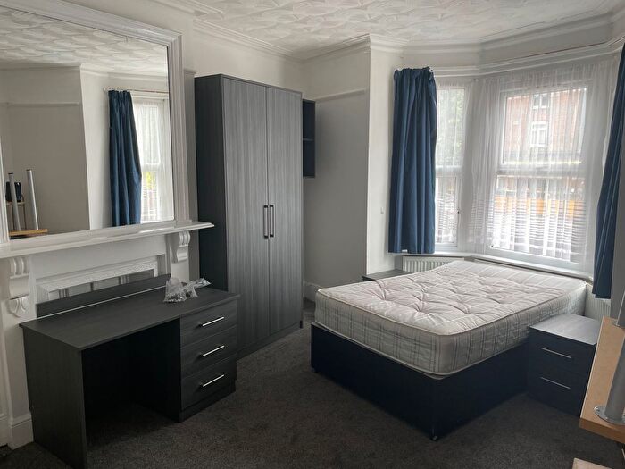 8 Bedroom Semi-Detached House To Rent In Erleigh Road, Reading, RG1