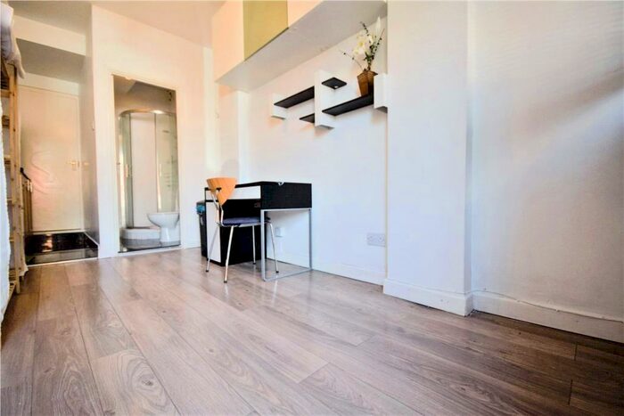 Studio To Rent In Barkham Road, Wokingham, Berkshire, RG41